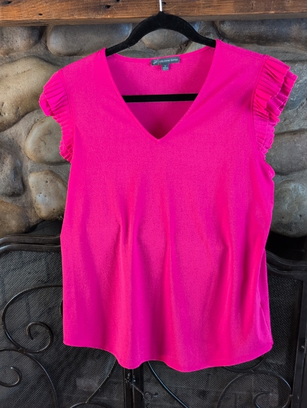 Adrianna Papell Size M Fuschia V Neck Top.  EUC
